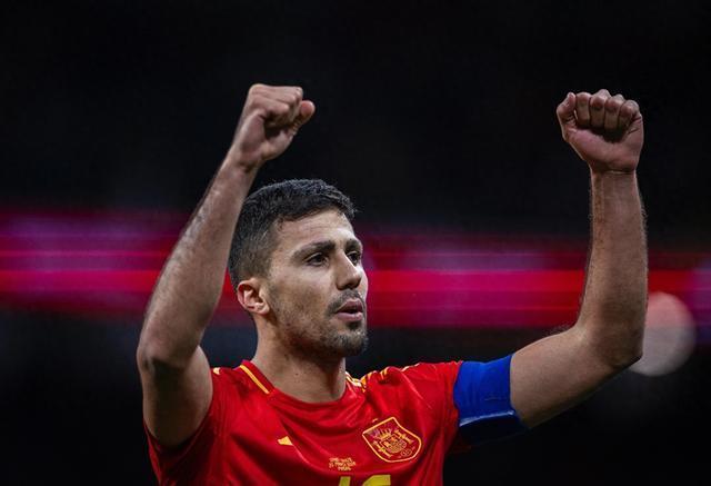 小罗的魔法足球：为何他的华丽动作还能如此实用？